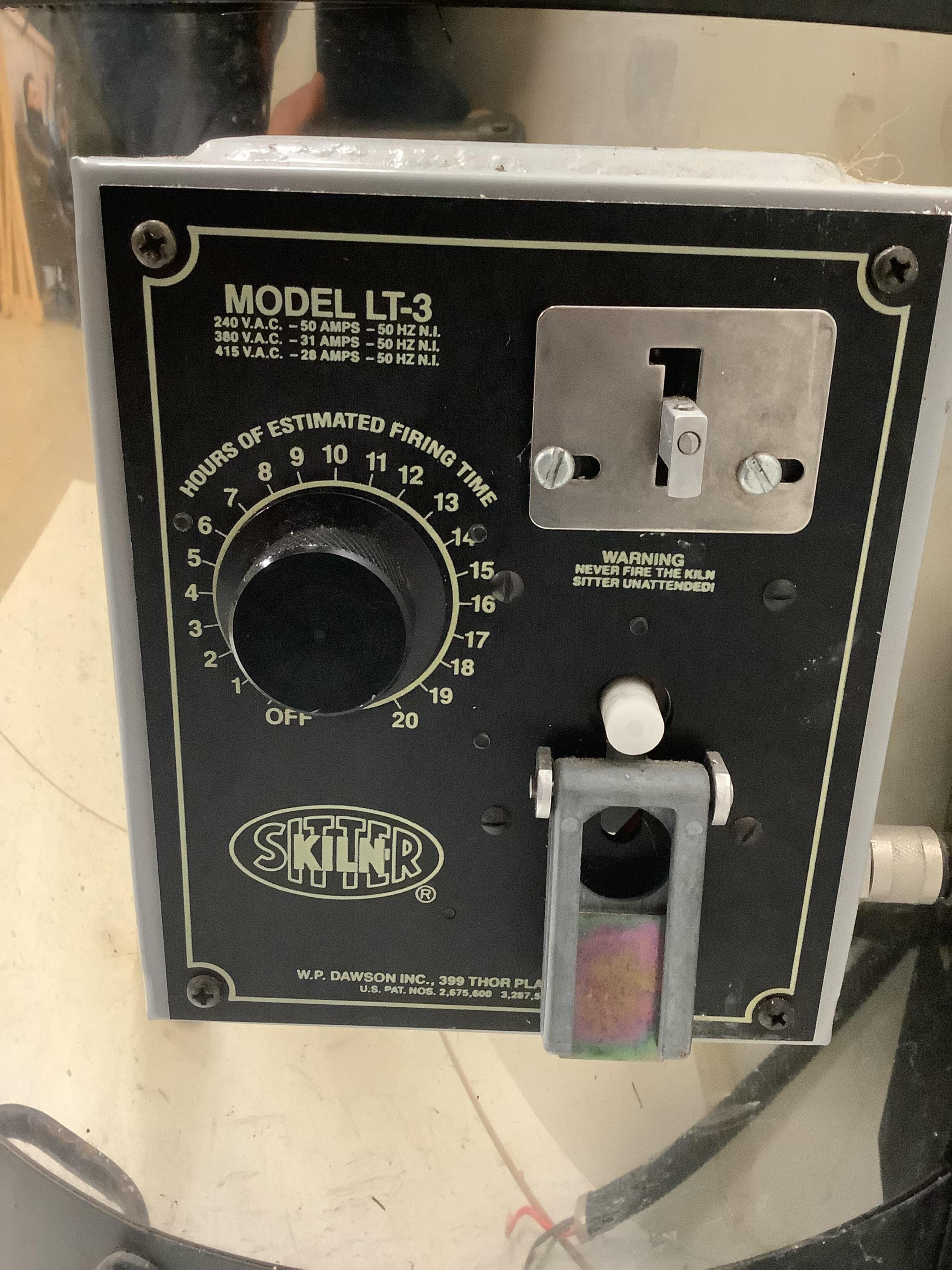 A Sitter electric kiln, model Lt-3 retailed by Potterycraft.